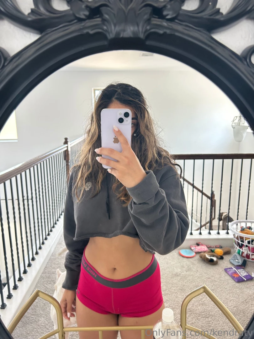 Who wants to chat rn i m a bit bored 