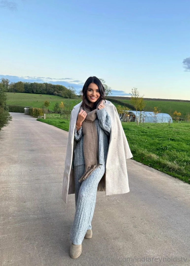 Frosty mornings call for cosy outfits 