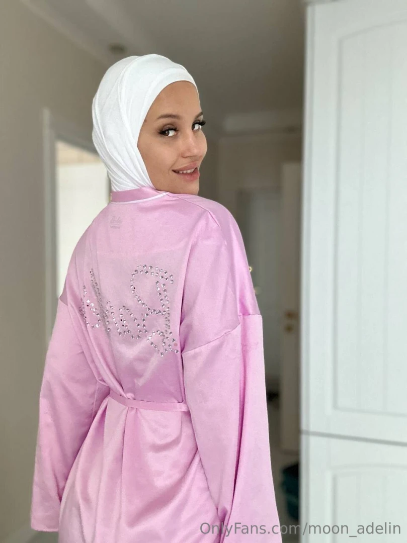 Pink robe with rhinestones - a gentle image combining home comfort 