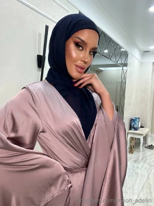 What 3 main qualities can you highlight in your ideal girl for me in a