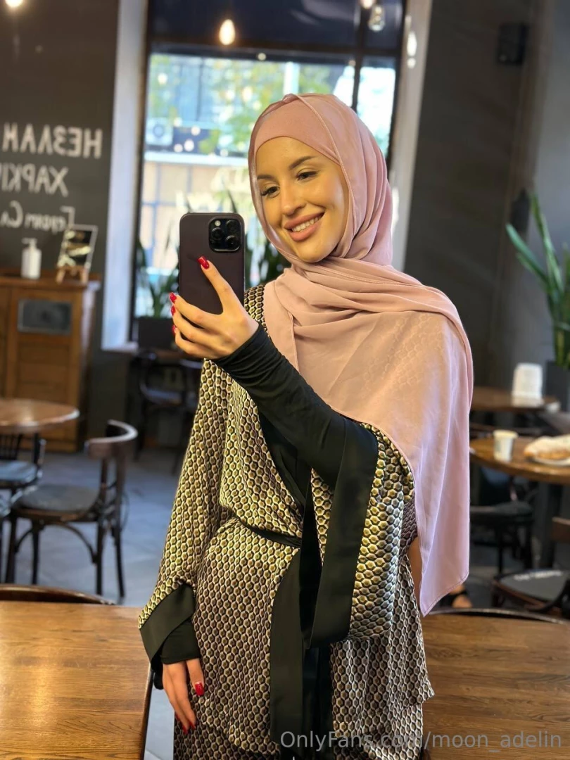 Small cozy coffee shops have always attracted my attention i love 