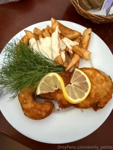 Not the healthiest lunch but 10 10 for vibes would you try this