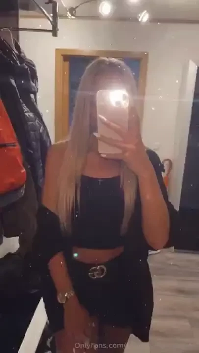 Lina rosee ich bin die lina komme aus schaffhausen und bin 24 jahre 