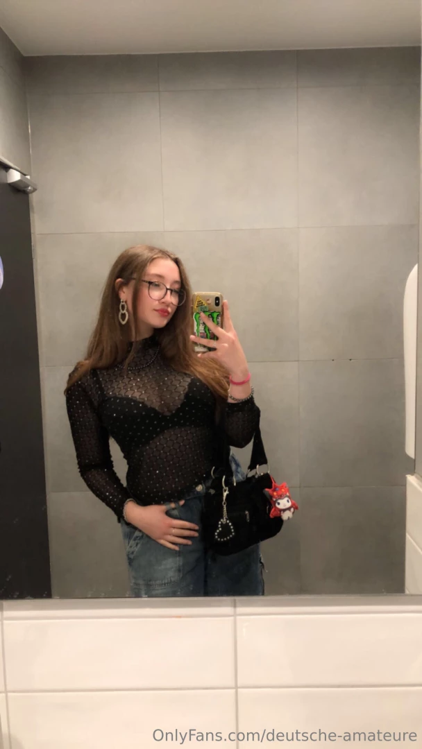 Lucyyy06 hii ich hei e lucy ich bin 18 jahre alt und gehe aktuell noch part 1 