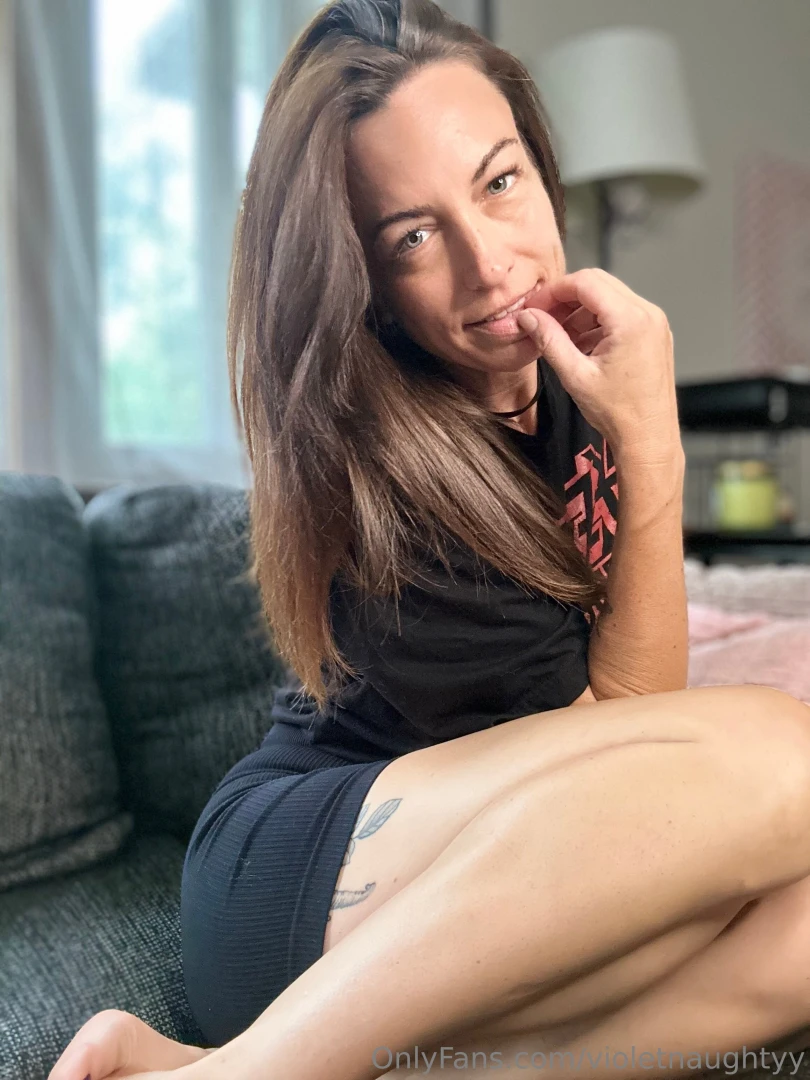 Going live on tt at 730pm iykyk show mommy some love and join meee 