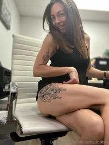 Friday vibes in the office but my behavior says it s already saturday part 4