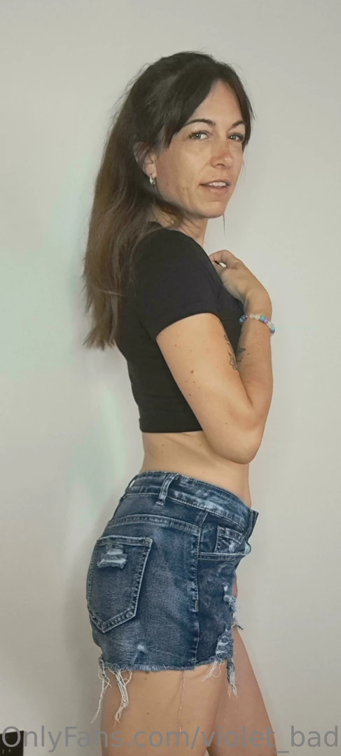 Hi boy s mommy needs someone to play with give me a dm for a surprise 