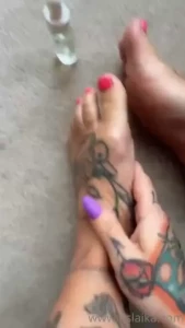 Good morning to my foot lovers i ve been on tanning beds btw so my