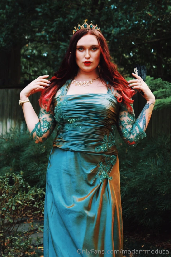 Who enjoys fantasy cosplay cosplay cosplayer fantasy dress redhead 