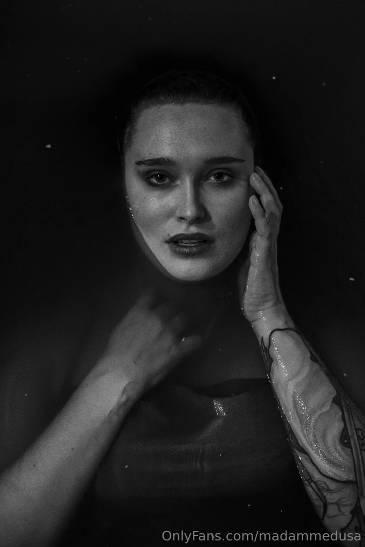 Only fans is weird why is it that i only sell content when i put new 