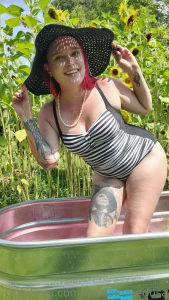 Get my new photoset for some cute amp sexy goodness