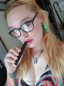 How are you guys doing today message me on twitter about custom