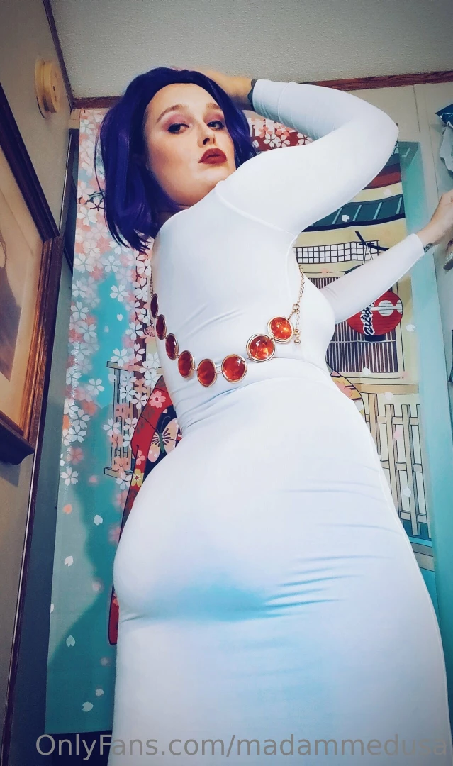 Hey check out my new photosets raven cosplay sexy ass booty curvy 