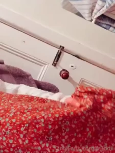 I hope you enjoy this little solo vid i did im still kinda shy about