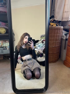 What s cuter me or my feetsies part 1