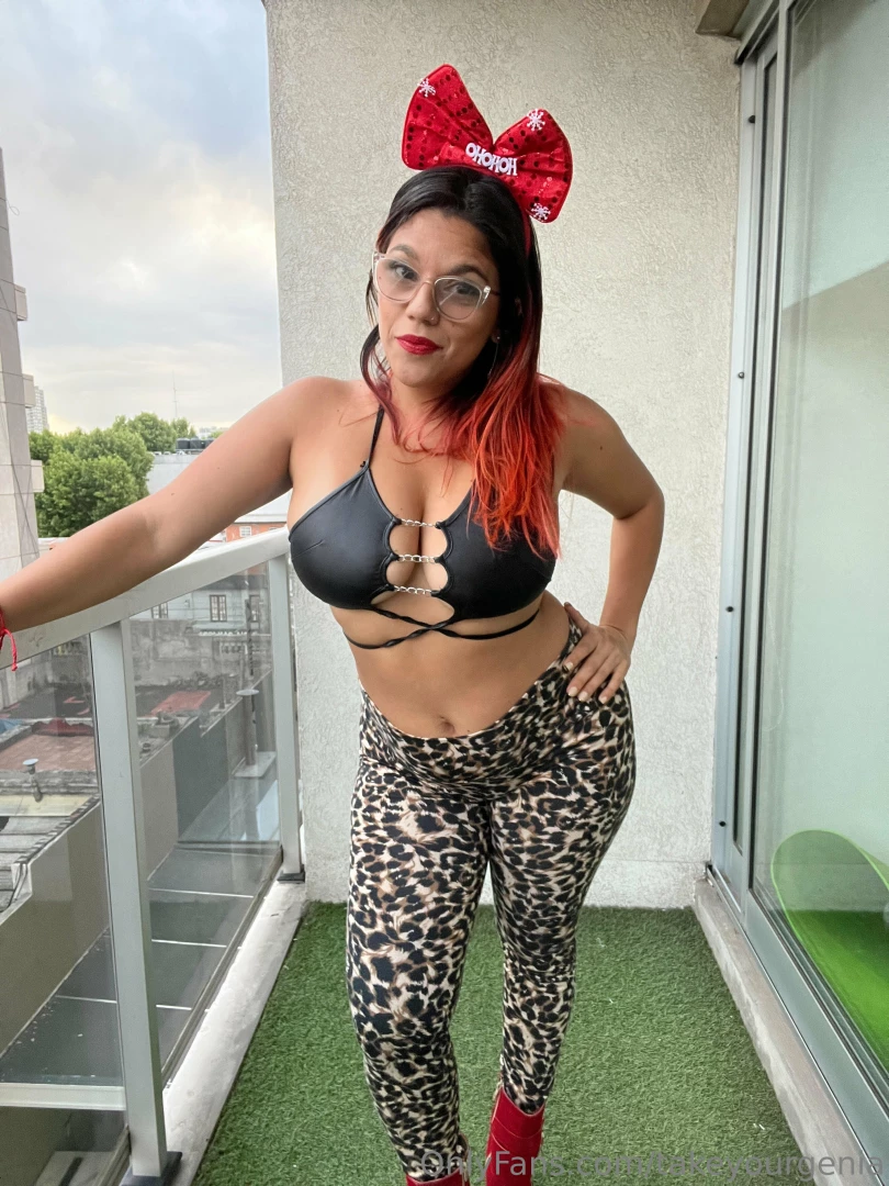 Nothing says christmas like a sprinkle of baddie cuteness 