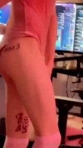 Strip tease part 89