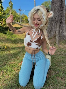 I love that cute hat don t you you like it