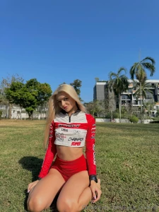 God i love that race suit i want to race on the track in it