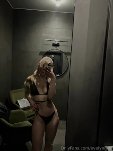 I m evelyn everyday i try to make better photos im in love with