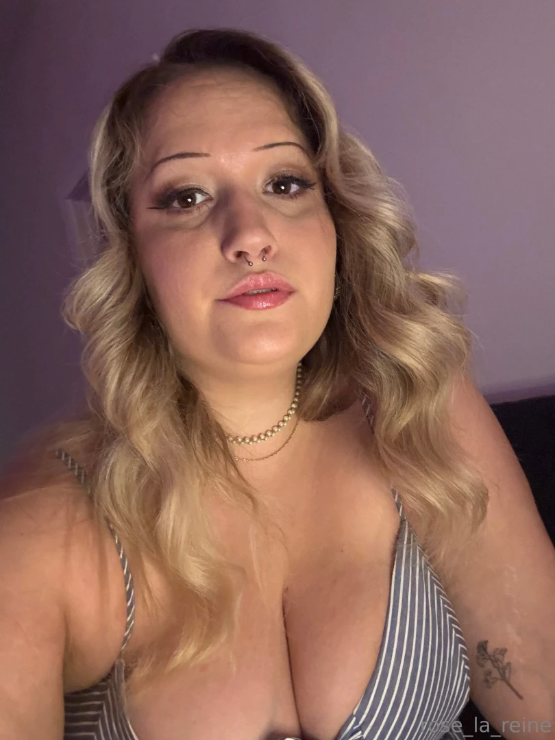 Worship your queen unlock something and i ll reward you with a cock 