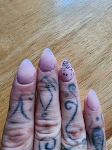 Did my own nails this is the proper way to show them off right