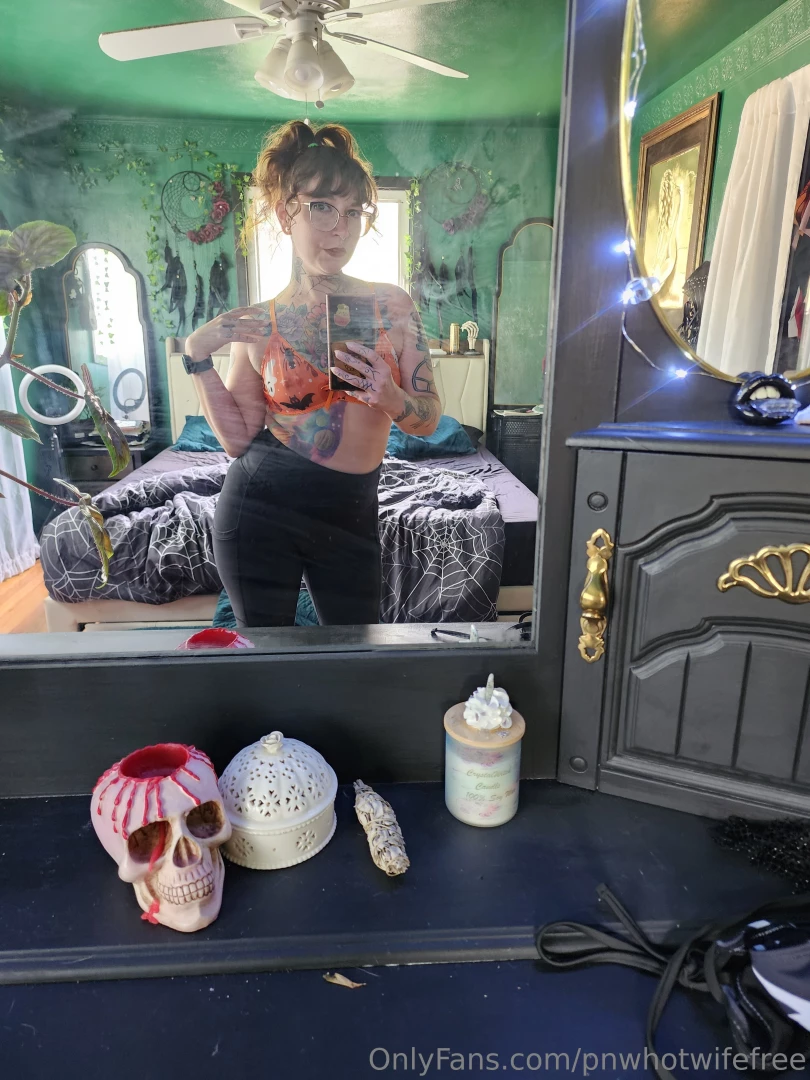 Giving beetlejuice vibes 