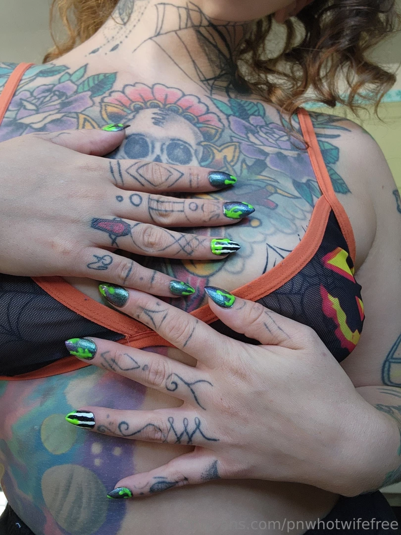 Went to see beetlejuice beetlejuice last night so of course my nails 