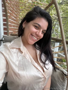 Wanna touch me i m a vibe not a toy