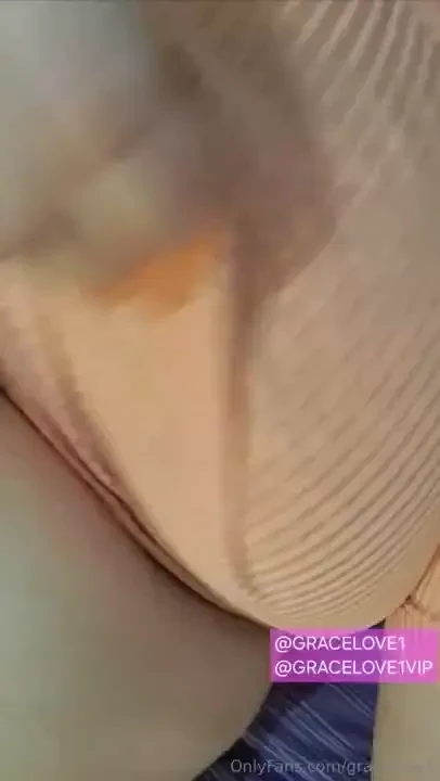 Hi bb what do you like more my tongue or my tits hola bb que te gusta 