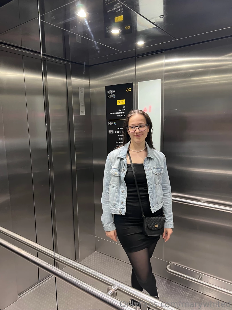 Im feeling beautiful do u like my outfit 