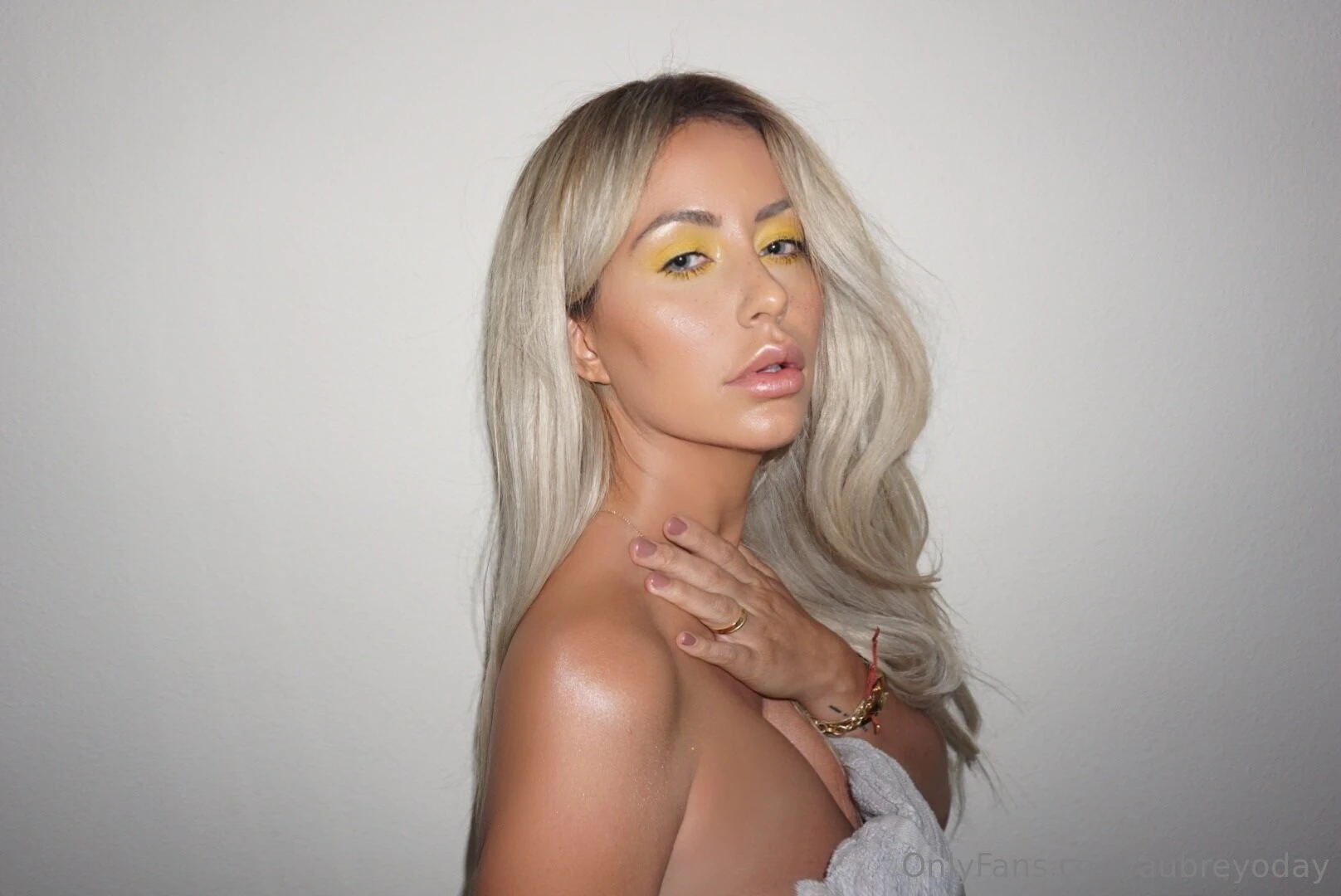 I d check your dms right now if i were you before it disappears 