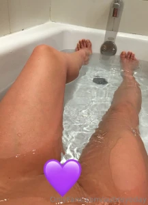 Exposed wet pussy in the bathtub