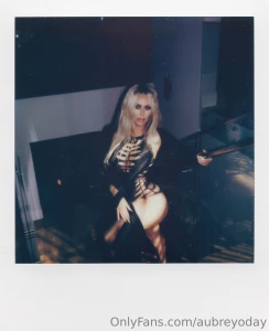 Kisses but only if you can handle me