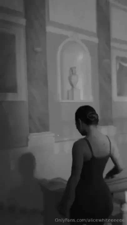 It s so hot outside today gathered hair and light outfits are perfect 