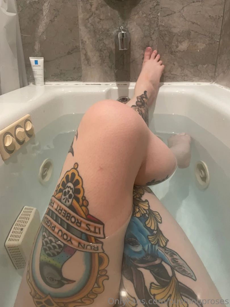 Just hangin out in my new tub hell yeah 