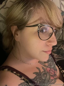 Extra vulnerable post me with no undereye concealer and showing off my part 2