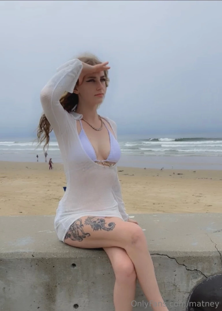 Looking why aren t u in my dms already 