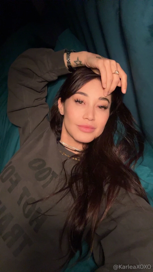 Just patiently waiting for you in the dms 