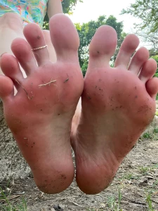 I need someone to clean my dirty feet