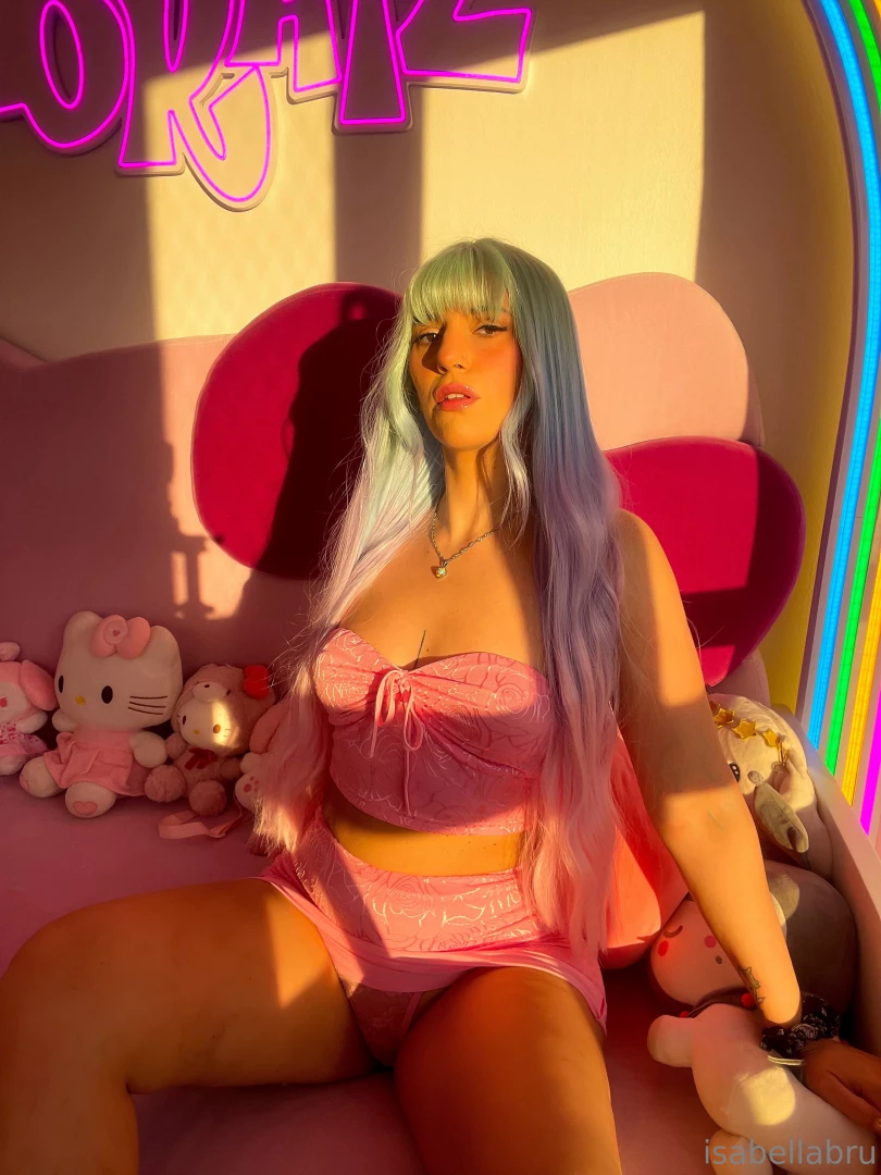 Celebrating my birthday in a 4 hour live with my fans and my girl 