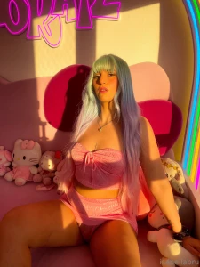 Celebrating my birthday in a 4 hour live with my fans and my girl