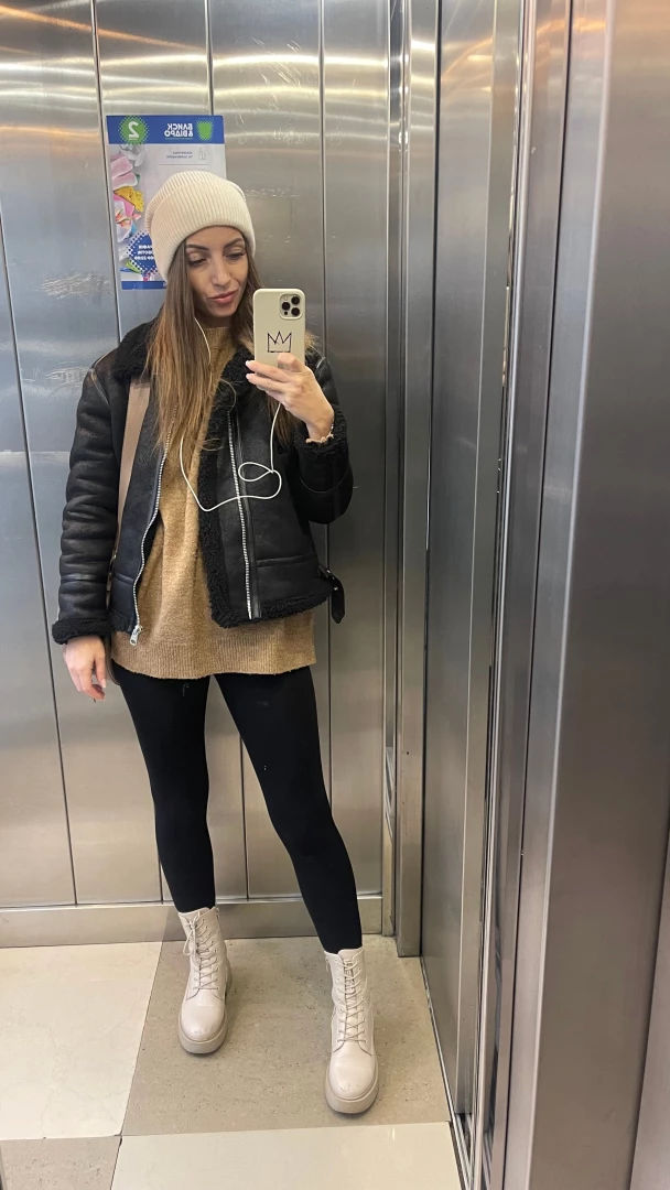 Just a lil mirror selfie to brighten up your day part 1 