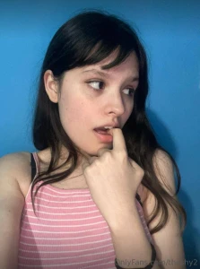 Want to see more from this pale girl if you suscribed i ll send you a