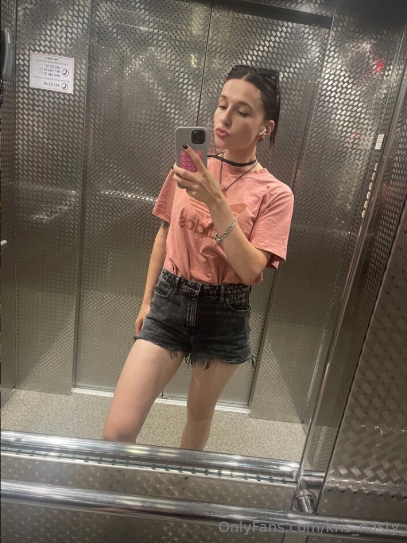 Vivienneeee is a really good friend of mine tell her that i sent you part 9 