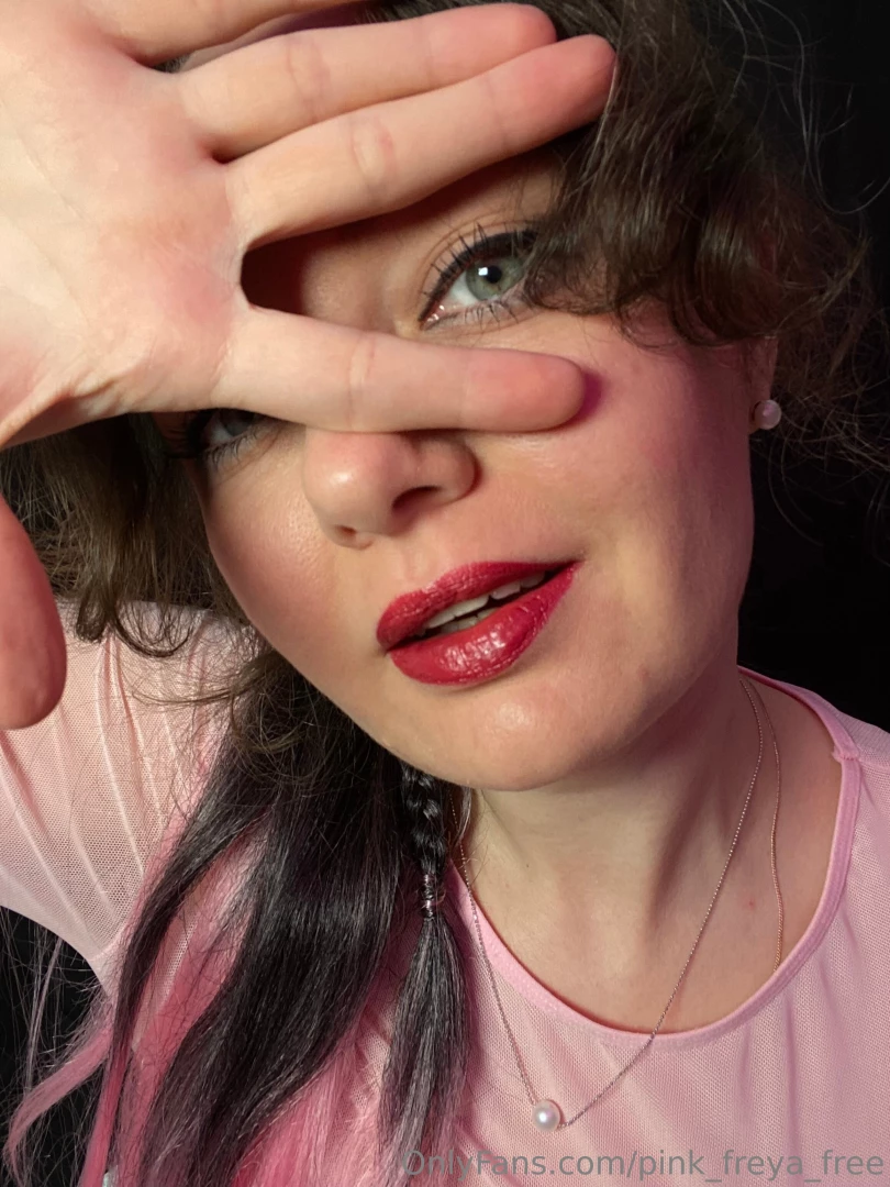 A romantic photo for me looks exactly like this on a black background 