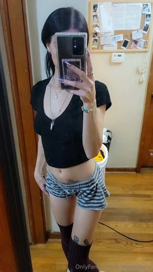 The body and the butt wanna touch it 