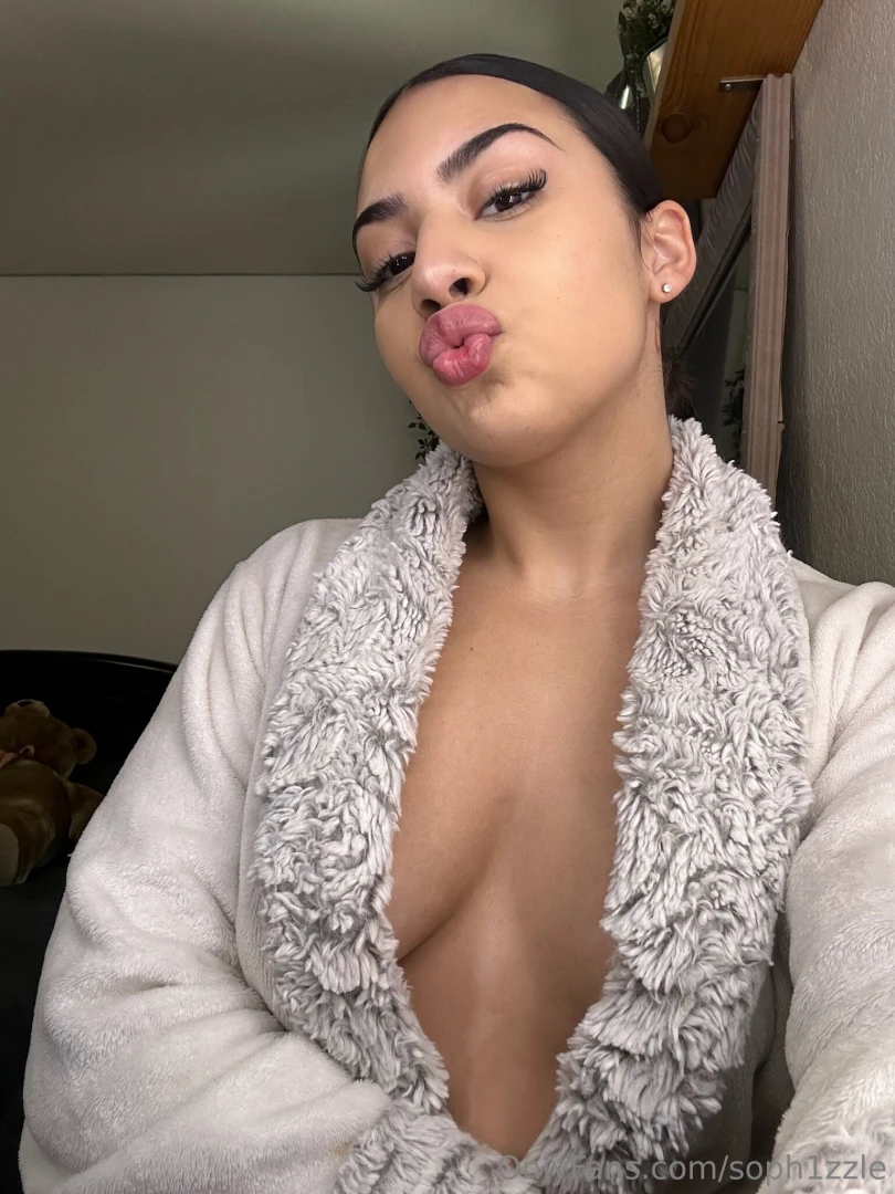 I was just on tiktok live and i accidentally flashed my nipple im so 