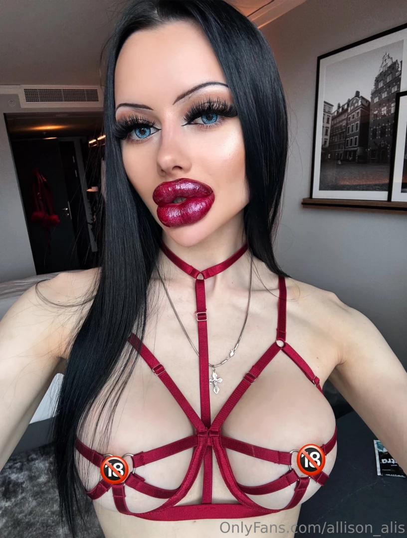 Tips for the new lips could those lips be bigger definitely tip me for 