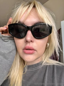 Naughty texts with sexy compliments are pleasing to the eye and raise